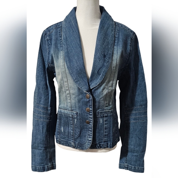 Surf Diva | Vintage-Inspired Fitted Denim Jacket with Snap Buttons - Picture 1 of 9